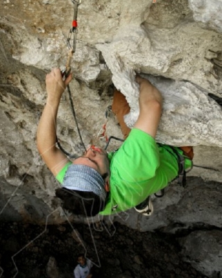  Natural rock walls 